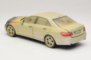 Mercedes E-Class W212 Queimado Dubai Carro De Arte Minichamps 1:18 MB008 Metal - imagem 5 de 6