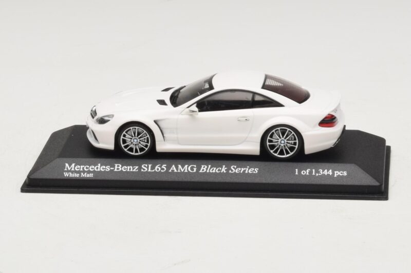 Mercedes SL65 AMG R230 Black Series Branco Mate Minichamps 1:43 Mercedes SL65 AMG R230 Black Series Branco Mate Minichamps 1:43 400038222 Metal