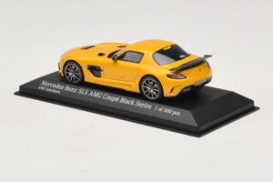 Mercedes SLS AMG C197 Black Series Dourado Minichamps 1:43 437033022 Metal - imagem 3 de 4