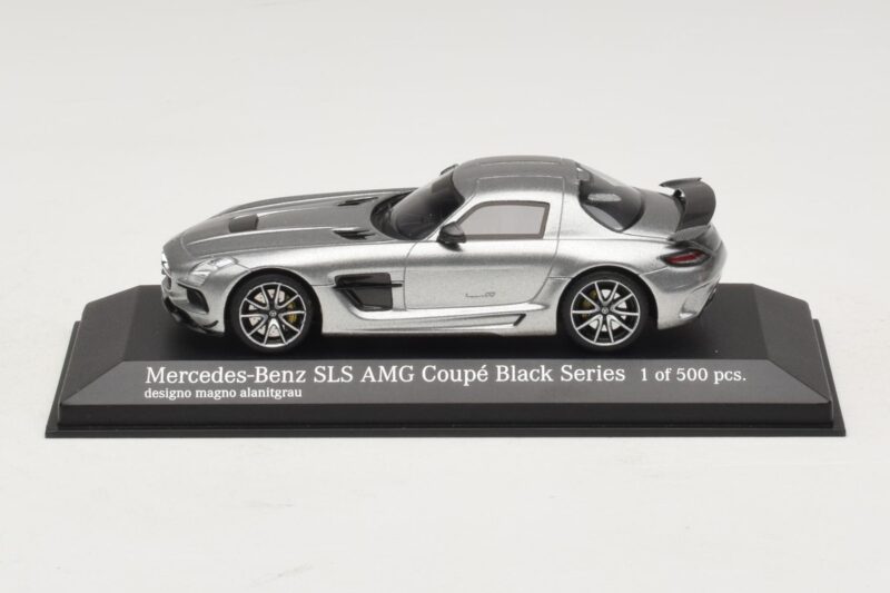 Mercedes SLS AMG C197 Black Series Cinzento Metálico Minichamps 1:43 Mercedes SLS AMG C197 Black Series Cinzento Metálico Minichamps 1:43 437033024 Metal