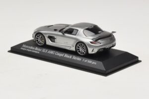 Mercedes SLS AMG C197 Black Series Cinzento Metálico Minichamps 1:43 437033024 Metal - imagem 3 de 4