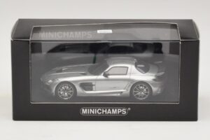 Mercedes SLS AMG C197 Black Series Cinzento Metálico Minichamps 1:43 437033024 Metal - imagem 4 de 4