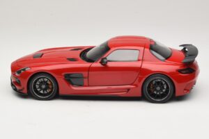 Mercedes SLS AMG C197 Black Series Vermelho Minichamps 1:18 110033022 Metal - imagem 4 de 8