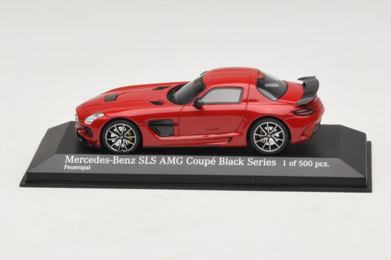 Mercedes SLS AMG C197 Black Series Vermelho Minichamps 1:43 Mercedes SLS AMG C197 Black Series Vermelho Minichamps 1:43 437033021 Metal