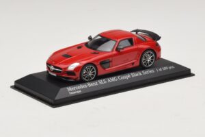 Mercedes SLS AMG C197 Black Series Vermelho Minichamps 1:43 437033021 Metal - imagem 2 de 4