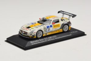 Mercedes SLS AMG GT3 #21 Rowe Racing Hartung / Heyer Nurburgring 24 Hours 2013 Minichamps 1:43 410133221 Metal - imagem 2 de 4