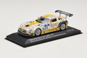 Mercedes SLS AMG GT3 #23 Rowe Racing Arnold / Roloff Nurburgring 24 Hours 2013 Minichamps 1:43 410133223 Metal - imagem 2 de 4