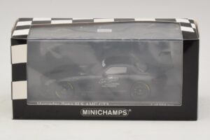 Mercedes SLS AMG GT3 45 Years of Driving Performance Preto Minichamps 1:43 410133200 Metal - imagem 4 de 4