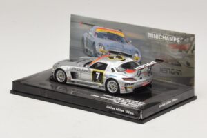 Mercedes SLS AMG GT3 #7 Black Falcon Jager / Seyffarth 24 Hours of Dubai 2011 Minichamps 1:43 437110307 Metal - imagem 3 de 5