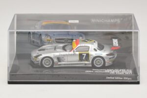 Mercedes SLS AMG GT3 #7 Black Falcon Jager / Seyffarth 24 Hours of Dubai 2011 Minichamps 1:43 437110307 Metal - imagem 4 de 5