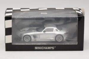 Mercedes SLS AMG GT3 Prateado Minichamps 1:43 410113202 Metal - imagem 4 de 4