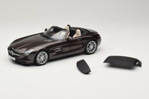 Mercedes SLS AMG Sepang Brown Minichamps 1:18 B66960080 Metal - imagem 3 de 9