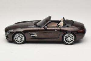 Mercedes SLS AMG Sepang Brown Minichamps 1:18 B66960080 Metal - imagem 5 de 9