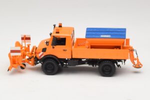 Mercedes Unimog 1300 L Limpa-Neves Laranja Minichamps 1:43 439033060 Metal - imagem 3 de 6
