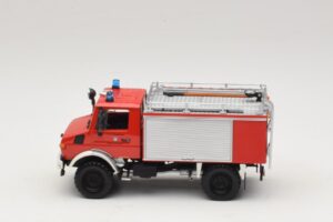 Mercedes Unimog 1300 L TLF 8/18 FF Oberammergau Minichamps 1:43 439033071 Metal - imagem 3 de 6