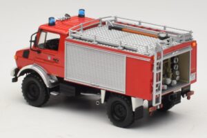 Mercedes Unimog 1300 L TLF 8/18 FF Oberammergau Minichamps 1:43 439033071 Metal - imagem 5 de 6