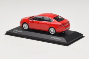 Opel Astra J Vermelho Minichamps 1:43 410042001 Metal - imagem 3 de 4