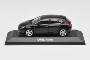Opel Astra J Preto Minichamps 1:43 ASTRA006 Metal
