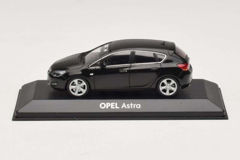 Opel Astra J Preto Minichamps 1:43 ASTRA006 Metal