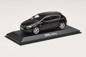 Opel Astra J Preto Minichamps 1:43 ASTRA006 Metal - imagem 2 de 4