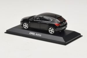 Opel Astra J Preto Minichamps 1:43 ASTRA006 Metal - imagem 3 de 4