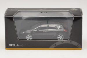 Opel Astra J Preto Minichamps 1:43 ASTRA006 Metal - imagem 4 de 4