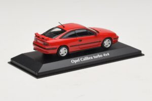 Opel Calibra Turbo 4x4 Vermelho Maxichamps 1:43 940045721 Metal - imagem 2 de 4