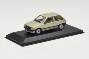 Opel Corsa A Verde Claro Metálico Minichamps 1:43 CORSA001 Metal - imagem 2 de 4