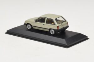 Opel Corsa A Verde Claro Metálico Minichamps 1:43 CORSA001 Metal - imagem 3 de 4