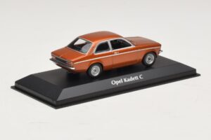 Opel Kadett C Bronze Metálico Maxichamps 1:43 940045600 Metal - imagem 2 de 4