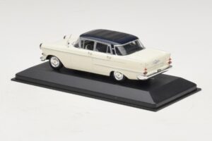 Opel Kapitan A Branco Minichamps 1:43 400048000 Metal - imagem 3 de 4