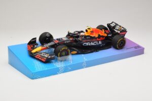 Oracle Red Bull Racing RB18 #11 S. Perez Miami GP 2022 Minichamps 1:18 113220511 Metal - imagem 2 de 7