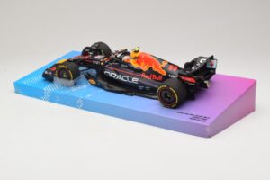 Oracle Red Bull Racing RB18 #11 S. Perez Miami GP 2022 Minichamps 1:18 113220511 Metal - imagem 5 de 7