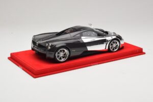Pagani Huayra Chrome Silver Peça Única BBR 1:18 P1873CM Resina - imagem 2 de 7