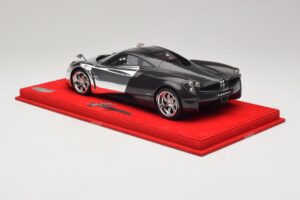 Pagani Huayra Chrome Silver Peça Única BBR 1:18 P1873CM Resina - imagem 5 de 7