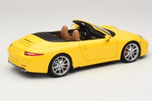 Porsche 911 991 Carrera S Cabriolet Amarelo Minichamps 1:18 100061031 Metal - imagem 3 de 8