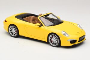 Porsche 911 991 Carrera S Cabriolet Amarelo Minichamps 1:18 100061031 Metal - imagem 6 de 8