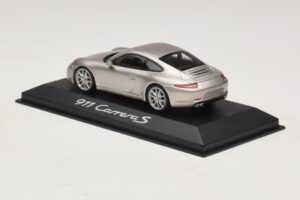 Porsche 911 991 Carrera S Prata Metálico Minichamps 1:43 WAP0200130C Metal - imagem 3 de 4