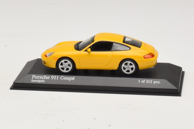 Porsche 911 991 Carrera Amarelo Minichamps 1:43 Porsche 911 991 Carrera Amarelo Minichamps 1:43 410060221 Metal