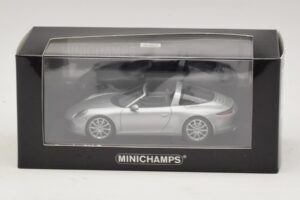 Porsche 911 991 Targa Prata Minichamps 1:43 410062442 Metal - imagem 4 de 4
