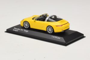 Porsche 911 991 Targa Amarelo Minichamps 1:43 410062441 Metal - imagem 3 de 4