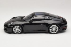 Porsche 911 992 Carrera 4S Preto Minichamps 1:18 WAP0211120R992 Metal - imagem 3 de 6