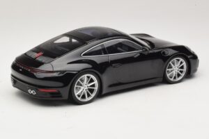 Porsche 911 992 Carrera 4S Preto Minichamps 1:18 WAP0211120R992 Metal - imagem 2 de 6