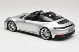 Porsche 911 992 Targa 4 GTS Prata Minichamps 1:18 WAP0211460RTRG Metal - imagem 5 de 6