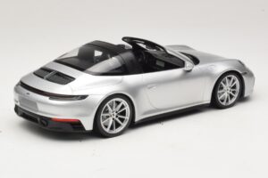 Porsche 911 992 Targa 4 GTS Prata Minichamps 1:18 WAP0211460RTRG Metal - imagem 2 de 6