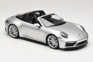 Porsche 911 992 Targa 4 GTS Prata Minichamps 1:18 WAP0211460RTRG Metal - imagem 4 de 6