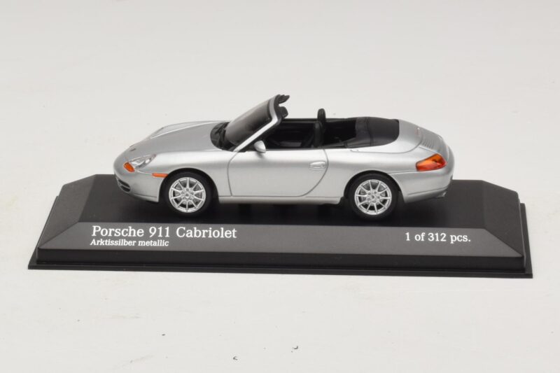 Porsche 911 996 Cabriolet Prateado Metálico Minichamps 1:43 Porsche 911 996 Cabriolet Prateado Metálico Minichamps 1:43 400061091 Metal