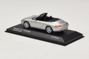 Porsche 911 996 Cabriolet Prateado Metálico Minichamps 1:43 400061091 Metal - imagem 3 de 4
