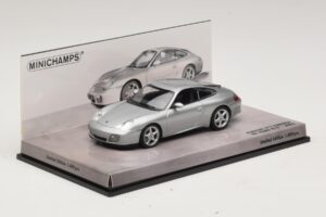 Porsche 911 996 Carrera 40.º Aniversário Prata Minichamps 1:43 436061070 Metal - imagem 2 de 5