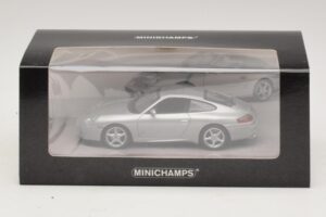 Porsche 911 996 Carrera 40.º Aniversário Prata Minichamps 1:43 436061070 Metal - imagem 4 de 5